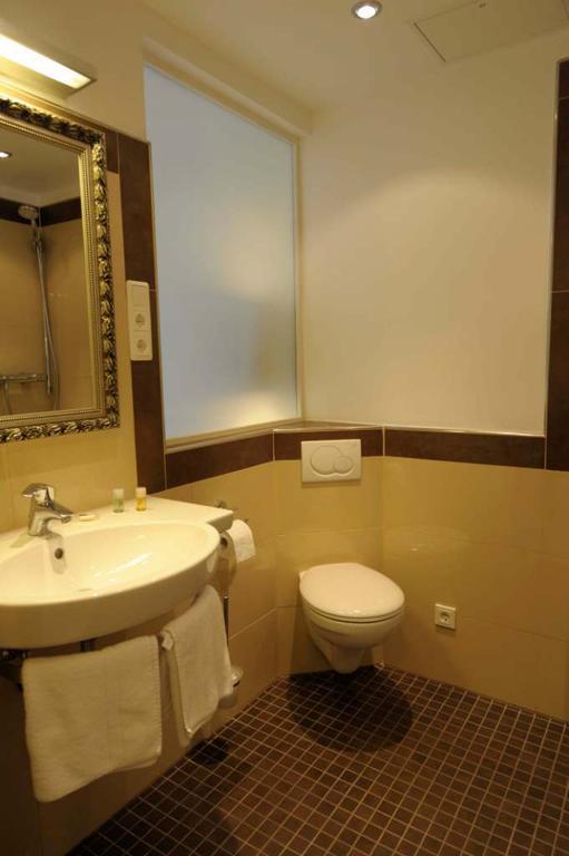Hotel Continental ザールブリュッケン 部屋 写真